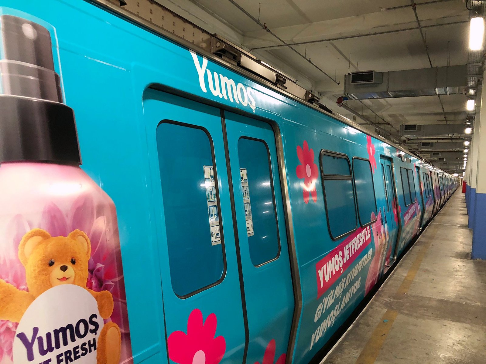 Yumoş Fresh — Turkuaz tren giydirme