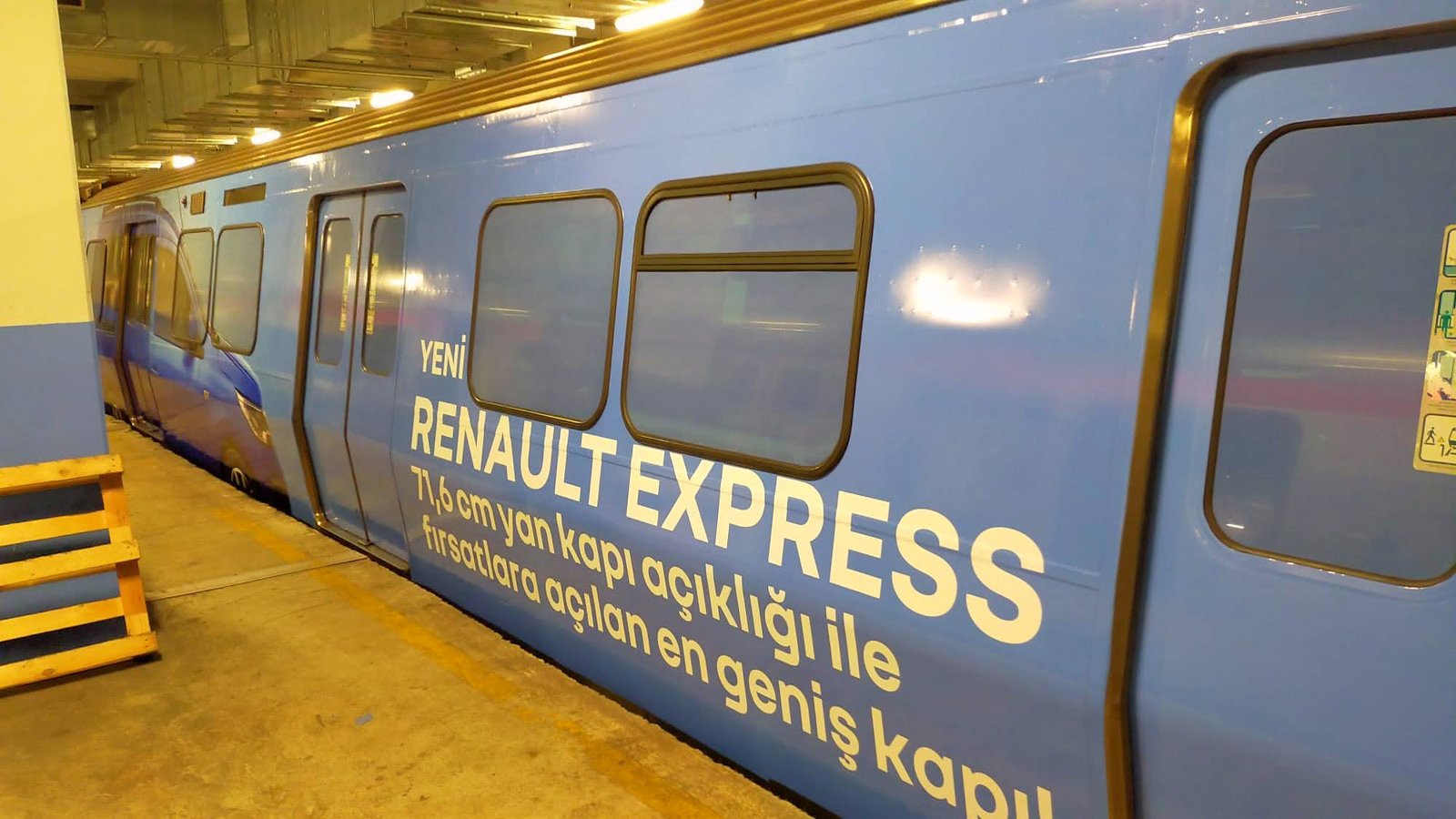 Renault Express — Tren giydirme