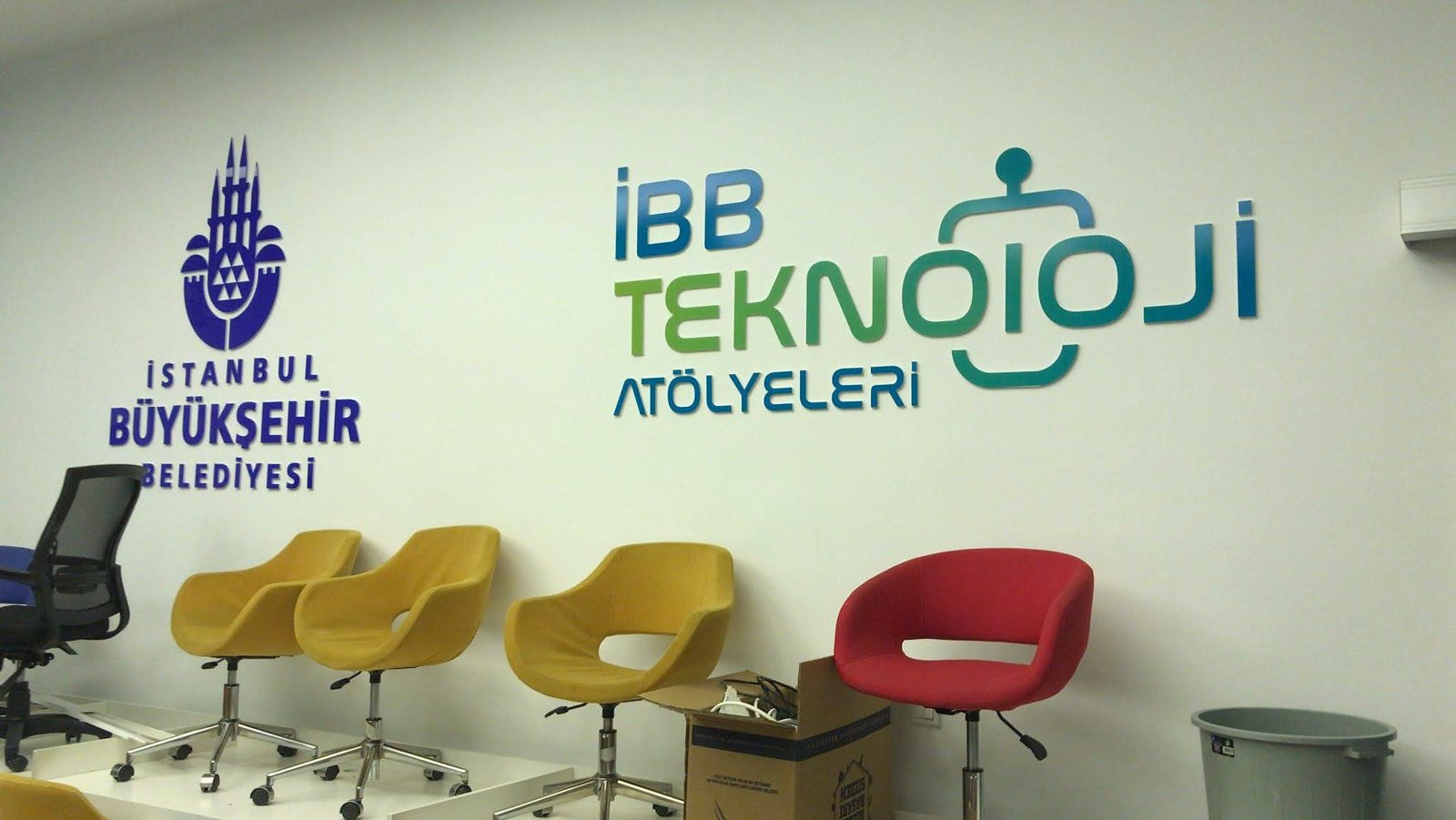 İBB Teknoloji Atölyeleri — Kurumsal mekân kimliği