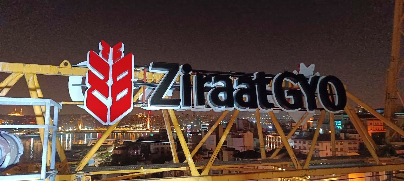 Ziraat GYO — Işıklı kurumsal tabela